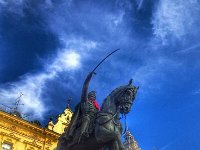 Spomenik banu Jelačiću. Ustani bane Hrvatska te zove